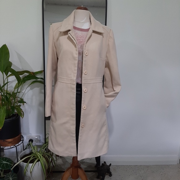 SOLD Long Cream Womens Winter Coat - Size M/L - Picture 5 of 9